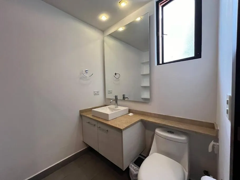 Apartment Departamento Junto Al Hotel Dann Carlton, 2 Dormitorios, 2 Banos, 2 Parking, Wiifi Gratis Quito Ecuador