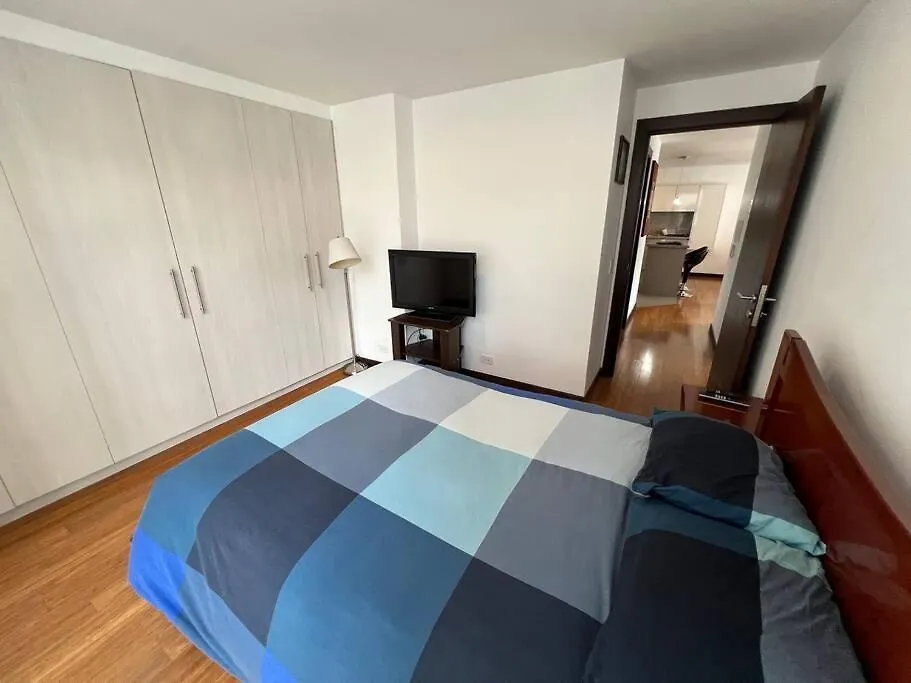Departamento Junto Al Hotel Dann Carlton, 2 Dormitorios, 2 Banos, 2 Parking, Wiifi Gratis Quito