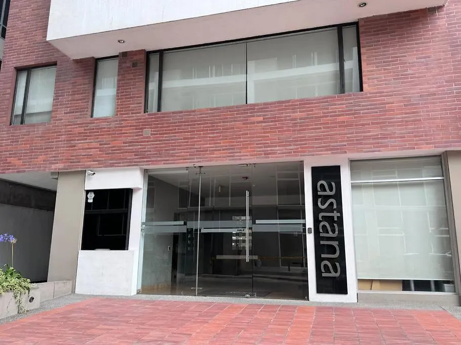 Departamento Junto Al Hotel Dann Carlton, 2 Dormitorios, 2 Banos, 2 Parking, Wiifi Gratis Quito