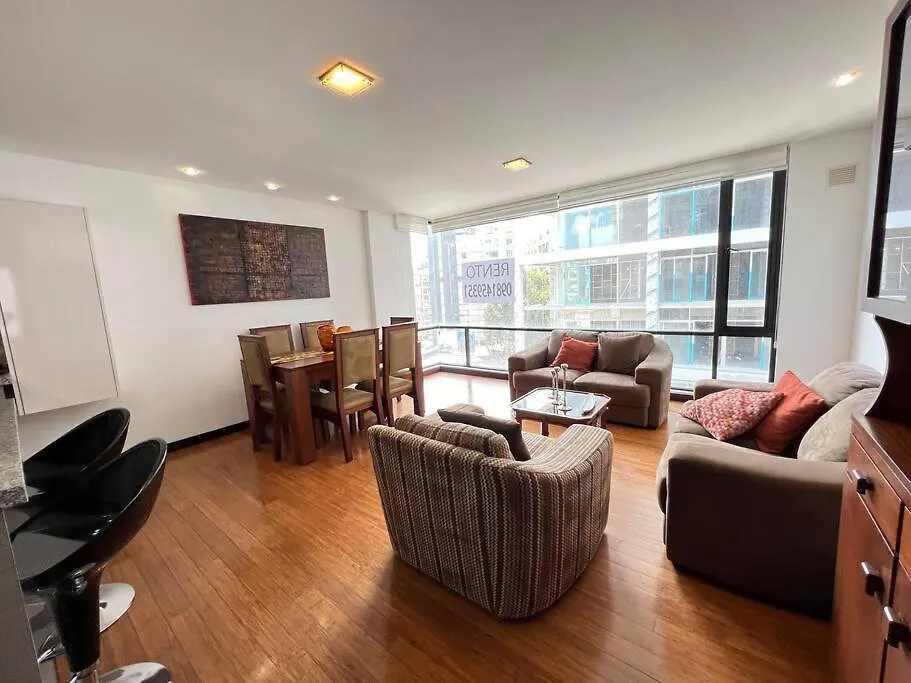 Departamento Junto Al Hotel Dann Carlton, 2 Dormitorios, 2 Banos, 2 Parking, Wiifi Gratis Quito